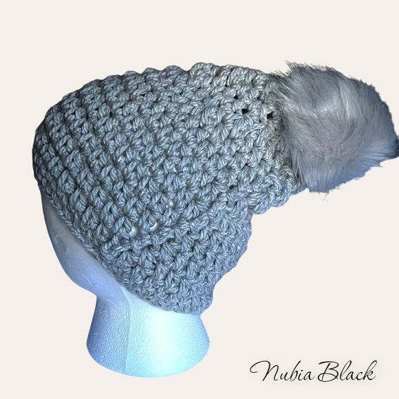 HANDMADE crochet toque with faux fur pom pom in light gray - Picture 1 of 6